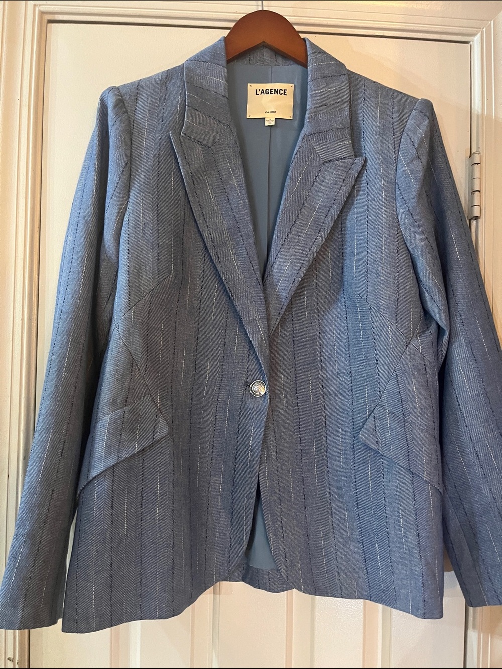 L’AGENCE CHAMBERLAIN LINEN-BLEND BLAZER IN SLATE BLUE PINSTRIPE